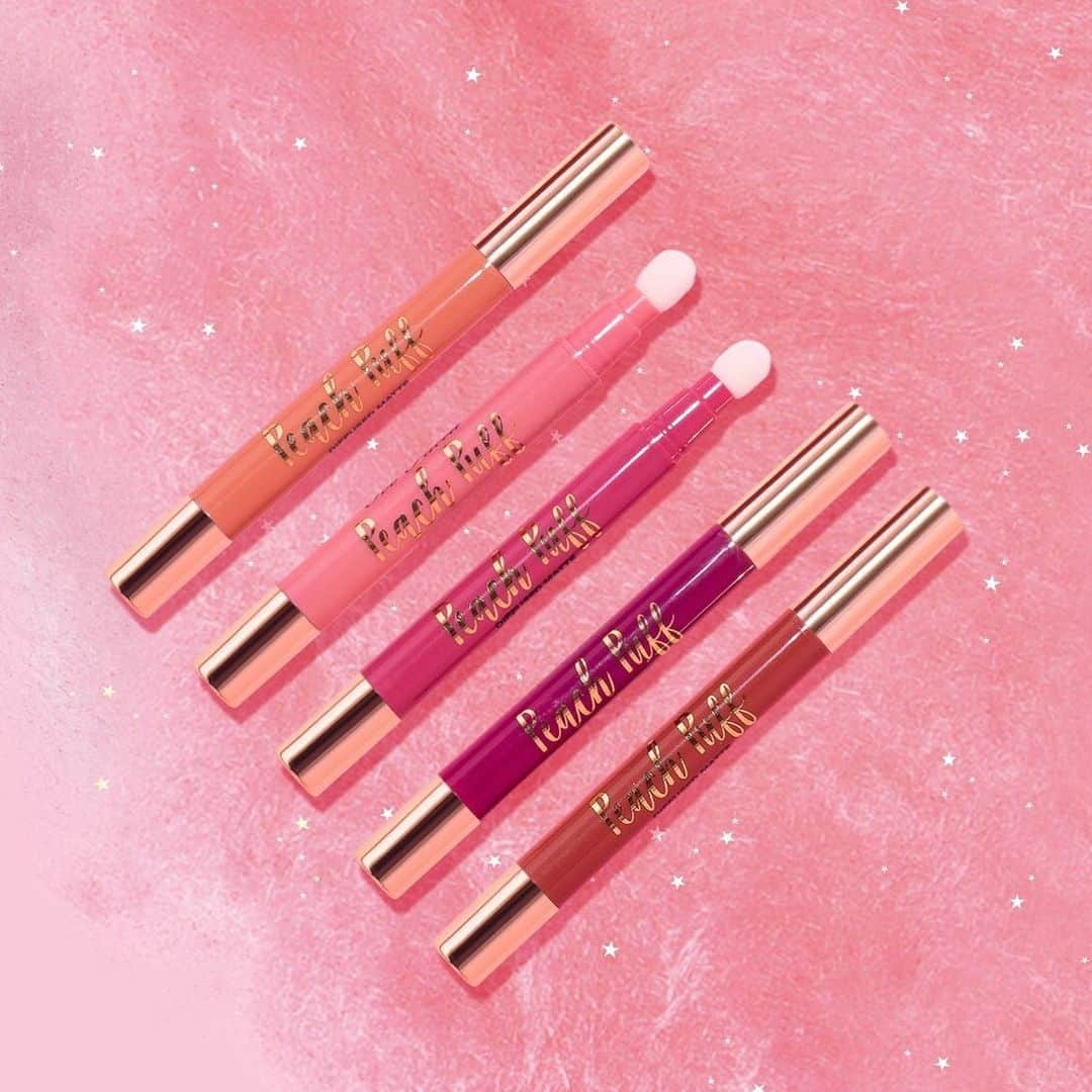 Too Facedさんのインスタグラム写真 - (Too FacedInstagram)「Twist up for a KISS of color 💋 Our Peach Puff Lip Color has a lightweight formula that resists feathering and bleeding! Available in 12 shades. #tfpeachesandcream #toofaced」6月4日 9時23分 - toofaced