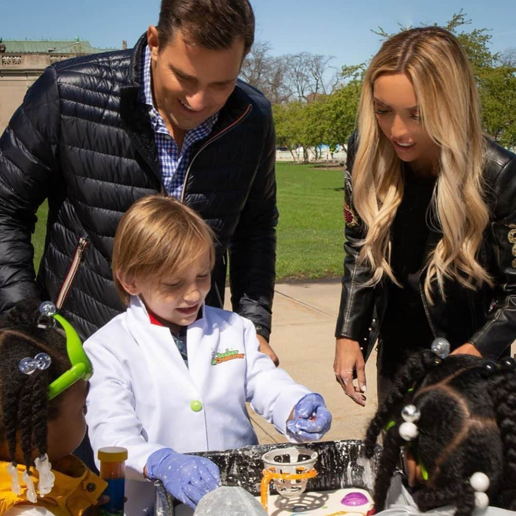 ビル・ランシックさんのインスタグラム写真 - (ビル・ランシックInstagram)「Duke loves playing with these Learning Resources' toys, especially the Beaker Creature lab set. Here's your opportunity to get one, just follow @LearningResources and Like their post about Beaker Creatures they posted today for a chance to win your own lab set! #BeakerCreatures #sponsored」6月4日 9時23分 - billrancic