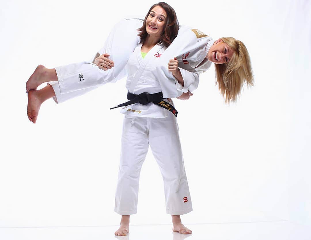 マルティ・マロイのインスタグラム：「"It seems to be a law of nature, inflexible and inexorable, that those who will not risk cannot win." -John Paul Jones  #FlashbackFridayFeeling with bae @judokayla 🥇🥉 📸: @sportsillustrated #judo 🥋」