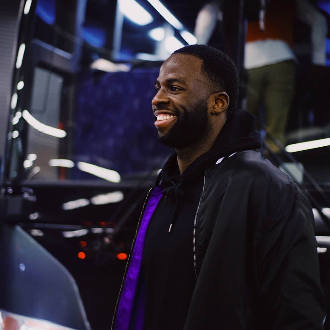 ドレイモンド・グリーンのインスタグラム：「Nothing like that homecourt confidence. On to Game 3. @smiledirectclub」