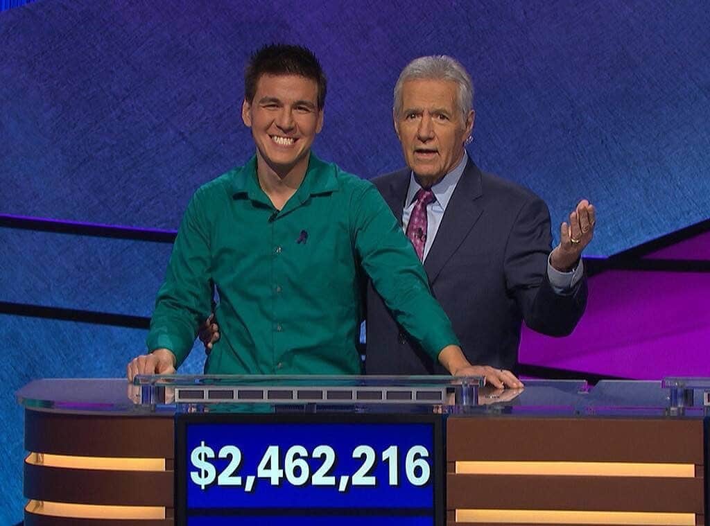 E! Onlineさんのインスタグラム写真 - (E! OnlineInstagram)「After 32 wins and $2,462,216 in prize money, #Jeopardy's James Holzhauer lost just $60,000 short of Ken Jennings' winning record. Link in bio for more on his incredible feat. (📷: Sony)」6月4日 9時33分 - enews