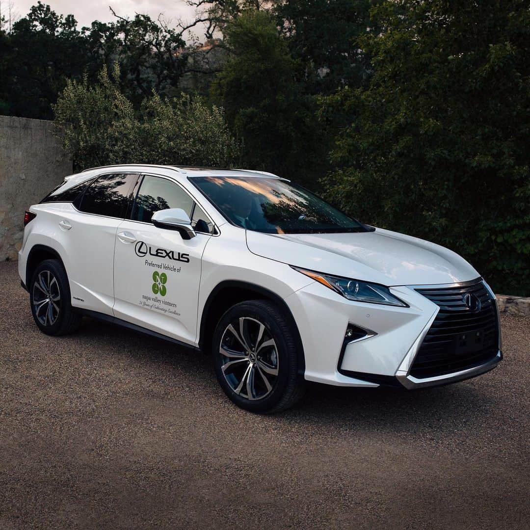 Lexus USAさんのインスタグラム写真 - (Lexus USAInstagram)「With its iceless bottle chiller and engraved Lexus stemware, the #LexusES F SPORT Culinary Car was just one of the highlights this weekend at @napavintners. #LexusCulinary #LexusRX 450h  Photos by Alexander Rubin for @napavintners. The ES Culinary car is a concept and not for sale. Cheers!」6月4日 9時33分 - lexususa