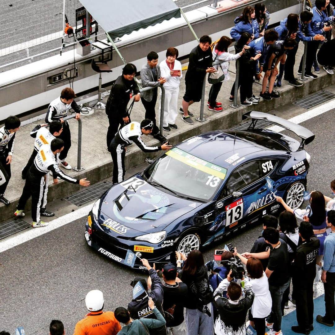 中山友貴さんのインスタグラム写真 - (中山友貴Instagram)「SUPER耐久 第3戦FUJI SUPERTEC 24H🚙 チームメイトみんなの頑張りのおかげ。 そしてエンドレスチームスタッフ、メカニック全員で最後まで走り抜きました。 #supertaikyu #endlessadvance」6月4日 9時44分 - yuhkinakayama