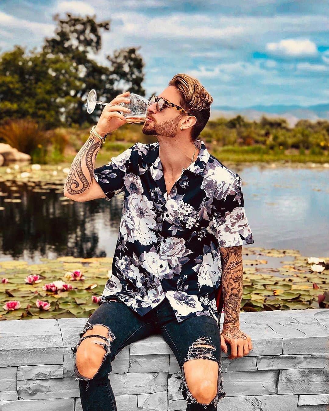STYLE4GUYSのインスタグラム：「@FashionNovaMEN bringing in the crisp Spring looks 👌 Check them out on @FashionNovaMEN 🙌」