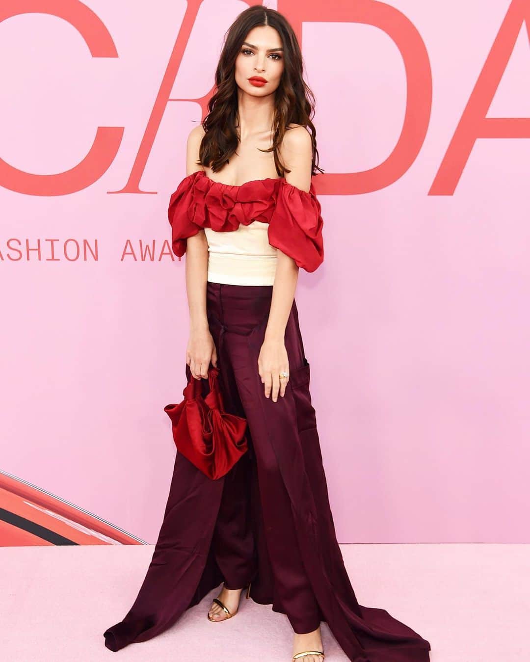 WHO WHAT WEARさんのインスタグラム写真 - (WHO WHAT WEARInstagram)「It's a big night for fashion—the #CFDAAwards. Tap our link for all the standout looks you can't miss. photos: shutterstock, getty images」6月4日 9時56分 - whowhatwear
