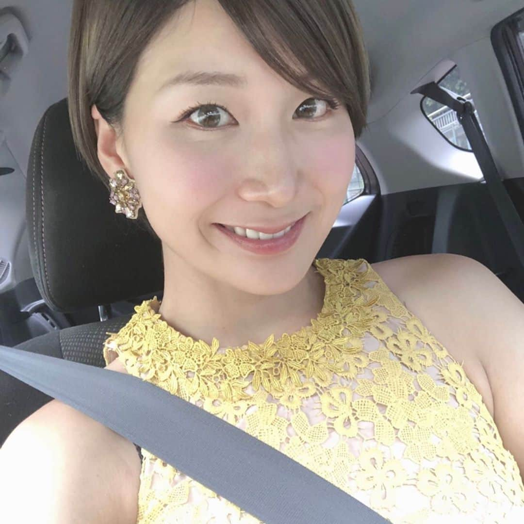 杉山美帆さんのインスタグラム写真 - (杉山美帆Instagram)「先日こころさんの結婚式で着てたドレスは@andyoudressingroom でレンタルしました🥺❤️ * トータルコーディネートしてもらってイヤリングとバッグも合わせて貰いました😍✨ *  普段イヤリングしないけど、選んでもらってこんなに大きめの初めてしました😆✨ *  とっても可愛いかったので、これからは大きめも付けてみたい🥺コーデの幅が広がった😆❤️ *  #andyou#レンタルドレス#インポート #可愛い」6月4日 9時58分 - mih0_golf