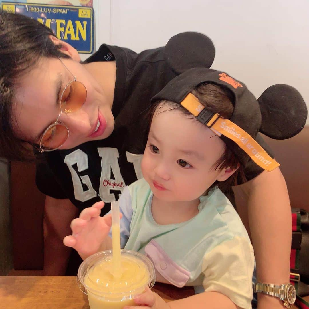 川崎希さんのインスタグラム写真 - (川崎希Instagram)「マンゴージュース🥭💓💓💓 #おちびーぬのおやつ #baby #mickeymouse」6月4日 10時06分 - kawasakinozomi