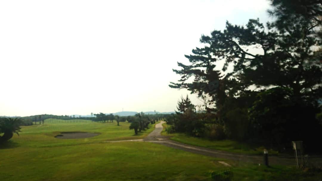 松坂南さんのインスタグラム写真 - (松坂南Instagram)「田園風景を撮るはずが…気づいたらゴルフ場が撮れてた(笑)  #移動中 #dvdロケ #オフショット」6月4日 10時11分 - minami_matsuzaka