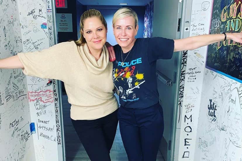 のインスタグラム：「Thank you Phoenix for coming to see this lunatic and me. You were awesome. @chelseahandler #lifewillbethedeathofme」