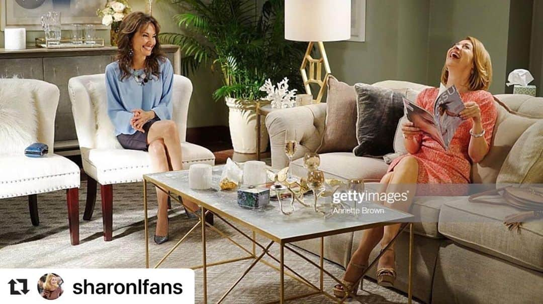 シャロン・ローレンスさんのインスタグラム写真 - (シャロン・ローレンスInstagram)「#mondaymotivation -be more like @therealsusanlucci -#Repost @sharonlfans ・・・ This was so much fun to watch! ❤️✨ #deviousmaids @sharonelawrence #lori」6月4日 10時56分 - sharonelawrence