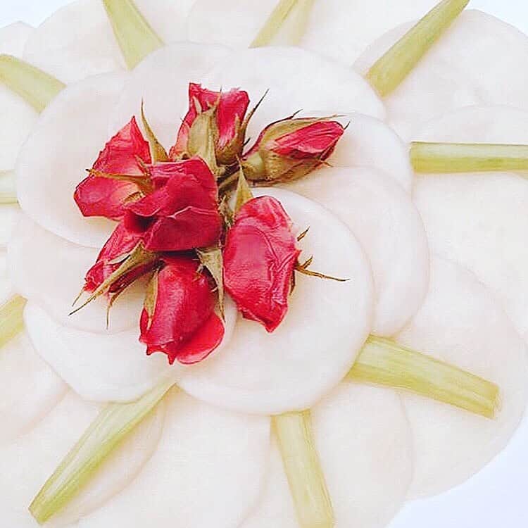 真崎麻衣のインスタグラム：「茅ヶ崎BBQ🏠🍖 お料理も美味しくて、久々に会えたからお酒飲み過ぎちゃいました🍷おもてなしにも感謝です☺︎☆ じょーくんとしんちゃんからも沢山 パワー貰っちゃいました♡  癒されましたありがとう✨ 可愛いかったよぉ〜♡ ＊  #bbq #茅ヶ崎#お家#friend#happy  #Thankyou#子供は天使」
