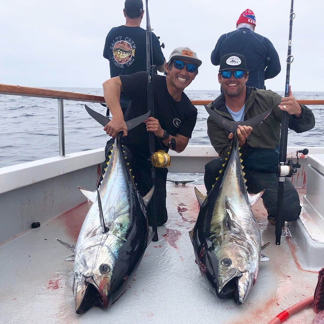 Electric_Fishingさんのインスタグラム写真 - (Electric_FishingInstagram)「The boys @fish101restaurant are stocked up and ready for Tuna Tuesday.⁣ ⁣ #ElectricSunglasses⁣ #PolarizedSunglasses⁣ #StyleThatPerforms⁣ #ElectricFishing」6月4日 11時13分 - electric_fishing