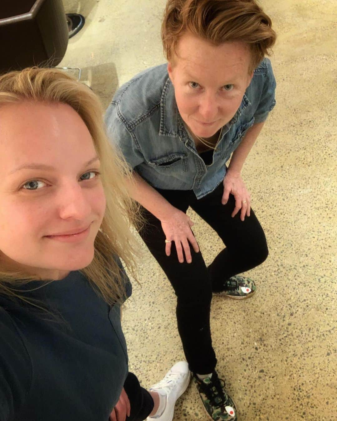 エリザベス・モスさんのインスタグラム写真 - (エリザベス・モスInstagram)「We were trying to get a picture of my hair and then became distracted by trying to get a picture of our shoes. One of these things we succeeded at 🤷🏼‍♀️ @firebalm @sergenormant @adidas #bestcoloristinNYC」6月4日 11時18分 - elisabethmossofficial