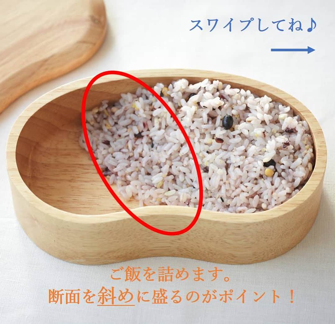 kyusai_kale_officialさんのインスタグラム写真 - (kyusai_kale_officialInstagram)「こんにちは✨今回はケールを使ったヘルシーなおかずを詰め込んだお弁当のレシピをご紹介します。2枚目以降はお弁当箱の詰め方もご紹介♪ご飯とおかずをたっぷり詰めるには、ご飯を斜めに詰めるのがポイントです！ぜひスワイプして見てみてくださいね☺ . -------------------------- ✨材料✨(1人分). ●白身魚のケール味噌焼き A(ケール青汁(粉末タイプ) 4g、白味噌 小さじ2、酒・マヨネーズ 各小さじ1、砂糖 少々) 白身魚(鯛など) 1切れ 塩 少々 ●ケールのおから煮 ケール青汁(粉末タイプ) 3g 人参 5g こんにゃく 5g 干し椎茸 1/2枚 サラダ油 適量 おから・だし汁 各1/8カップ B(砂糖・醤油 各小さじ1/2) ●その他 雑穀ご飯 1膳分 市販の肉団子 2個 ちくわ 1本 スティックチーズ 1本 お漬物 適量 . . 1. 白身魚のケール味噌焼きを作ります。白身魚(鯛など)に塩をふってしばらく置き、さっと洗い流して水分をふき取ります。 . 2. 1.をオーブントースターで8分焼き、火が通ったら混ぜ合わせたAを塗り、さらに1分焼いて皿に取り粗熱を取ります。 . 3. ケールのおから煮を作ります。人参、こんにゃくは短めの細切りにします。干し椎茸は水に戻して半分に切り、細切りにします。 . 4. 鍋にサラダ油を熱し、3.を炒め、おからとだし汁を加えて水気を飛ばすように炒ります。 . 5. 汁気がなくなったらケール青汁(粉末タイプ)をふり入れてなじませ、バットなどに広げて粗熱を取ります。 . 6. 断面が斜めになるよう、お弁当箱にご飯を詰め、2.を断面に沿うようにのせます。空いているスペースに5.を詰め、スティックチーズを入れたちくわ、市販の肉団子を詰め、ご飯に漬物を添えて完成です。  #キューサイ#青汁#ケール青汁#ケール#KALE #おしゃぴく#おしゃピク#オシャピク #お弁当部#お弁当生活#今日のお弁当#本日のお弁当#弁当女子 #お弁当女子#お弁当記録#弁当記録 #わっぱ弁当#わっぱ弁当箱#わっぱ弁当#わっぱ#わっぱべんとう #わっぱ弁#わっぱ同盟#曲げわっぱ弁当#曲げわっぱ#曲げわっぱお弁当 #のっけ弁#のっけ弁当#わっぱ弁当初心者#わっぱめし」6月4日 11時23分 - kyusai_kale_official