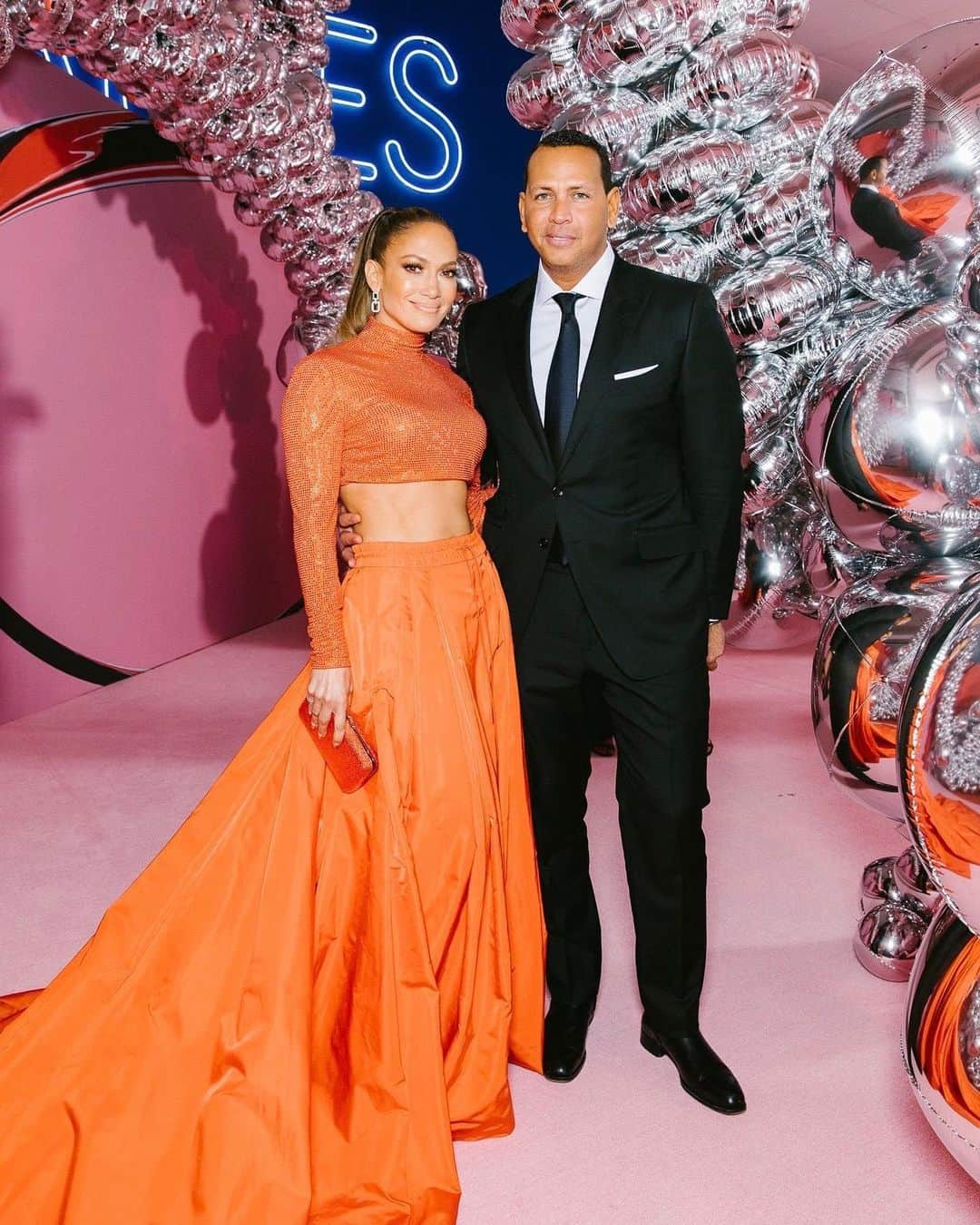 Vogue Runwayさんのインスタグラム写真 - (Vogue RunwayInstagram)「@jlo attended the @CFDA Awards in New York to collect her Fashion Icon award (past recipients include Rihanna, Lady Gaga, and Kate Moss), and the superstar certainly put that new title to good use when hitting the red carpet this evening. Tap the link in our bio for more details. Photographed by @coreytenold」6月4日 11時33分 - voguerunway