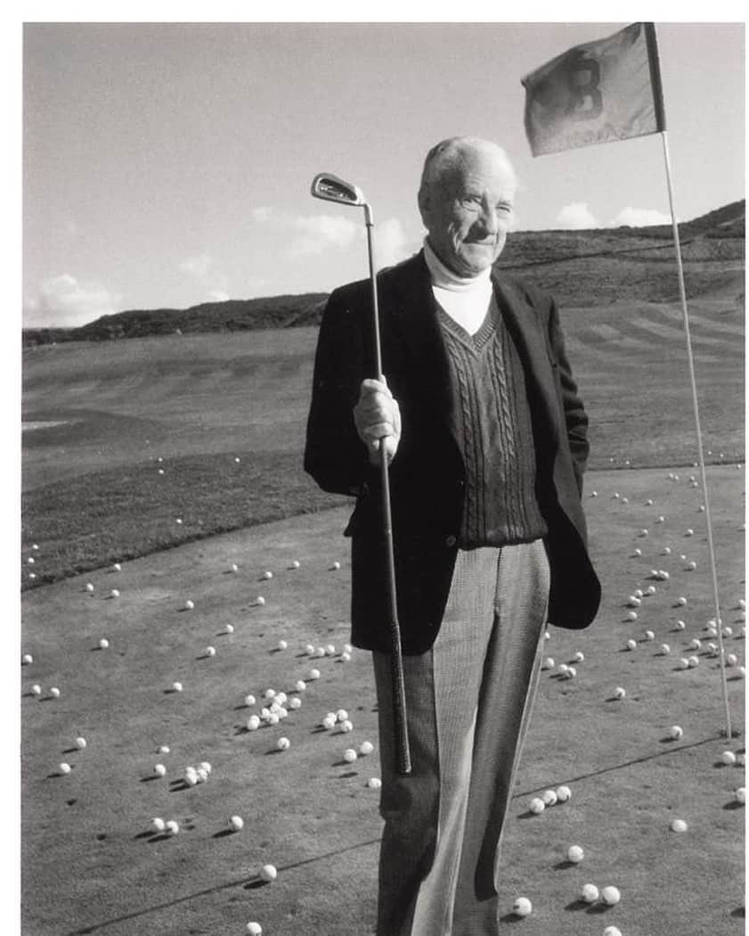 キャロウェイゴルフ（Callaway Golf）さんのインスタグラム写真 - (キャロウェイゴルフ（Callaway Golf）Instagram)「アメリカの今日、日本の昨日になりますが、2019年6月3日はキャロウェイゴルフの創設者、イリ―・キャロウェイの生誕100周年の日でした。 「すべてのゴルファーをより良いゴルファーに」 その昔は、プロや上級者といった限られた人しか知り得なかったゴルフの楽しみを、より多くの人に伝えるために、ゴルフ界に様々な革新をもたらたイリー・キャロウェイ。 ・ “Demonstrably Superior & Pleasingly Different (明らかにすぐれていて、その違いを楽しむことができる)” この彼の哲学を製品やサービスでしっかり体現できているか。 常に自分たちに問いかけながら、キャロウェイゴルフは、もっともっとたくさんの人にゴルフの楽しさを届けていきたいと思っています。 ・ イリーさん、100回目の誕生日、おめでとうございます！  #キャロウェイゴルフ #callawaygolf #golf #ゴルフ @callawaygolf_japan」6月4日 11時30分 - callawaygolf_japan