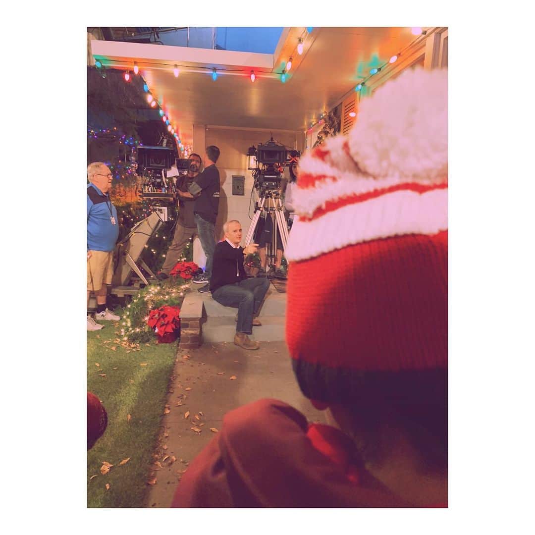 ブリジット・メンドラーのインスタグラム：「Merry merry merry merry merry #merryhappywhatever」