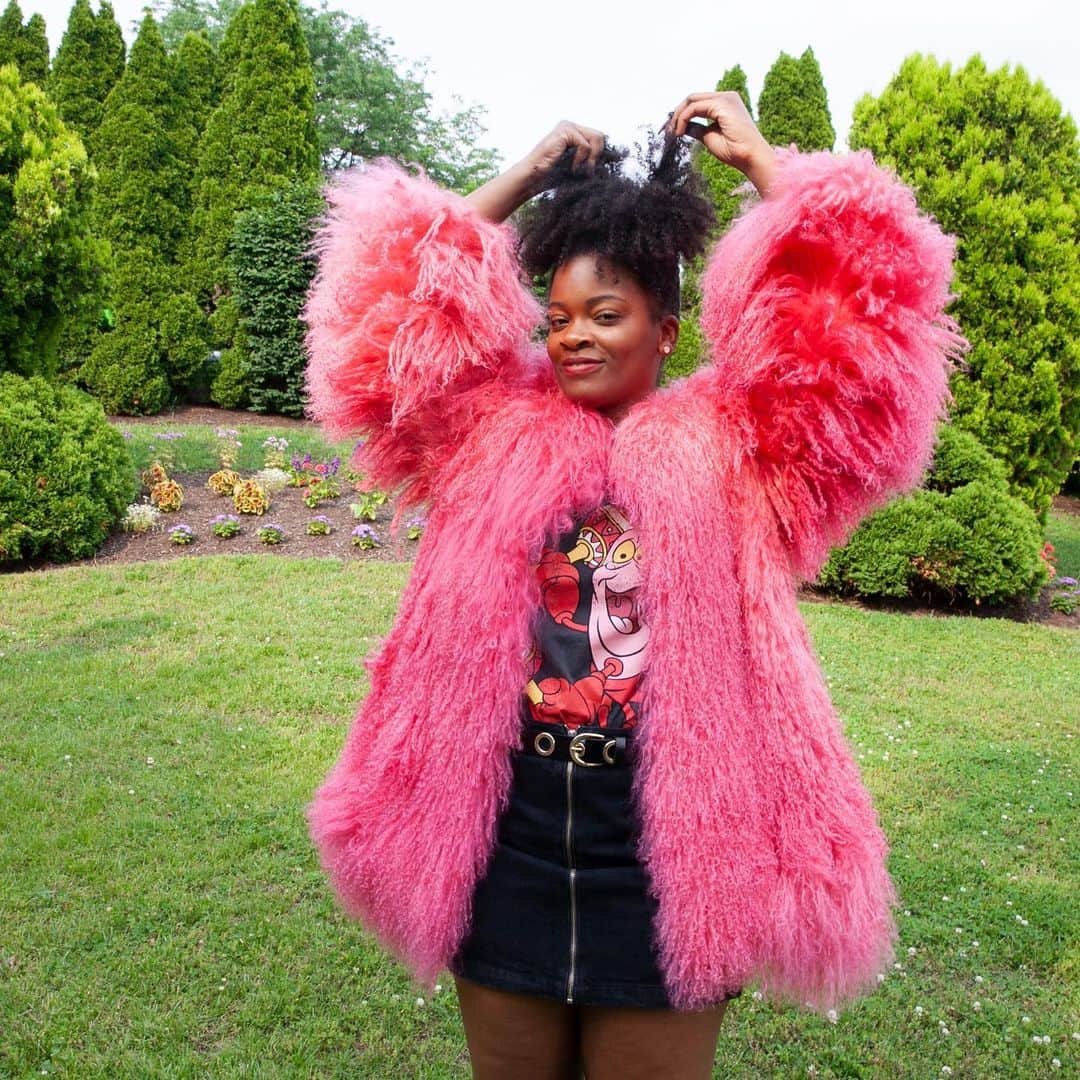 The GRAMMYsさんのインスタグラム写真 - (The GRAMMYsInstagram)「"I just want to "glamorize us." We hung out with @arilennox after her stellar performance at @rootspicnic to hear more about her debut album 'Shea Butter Baby,' life on the road and why representing dark-skinned black women means everything.」6月4日 11時40分 - recordingacademy