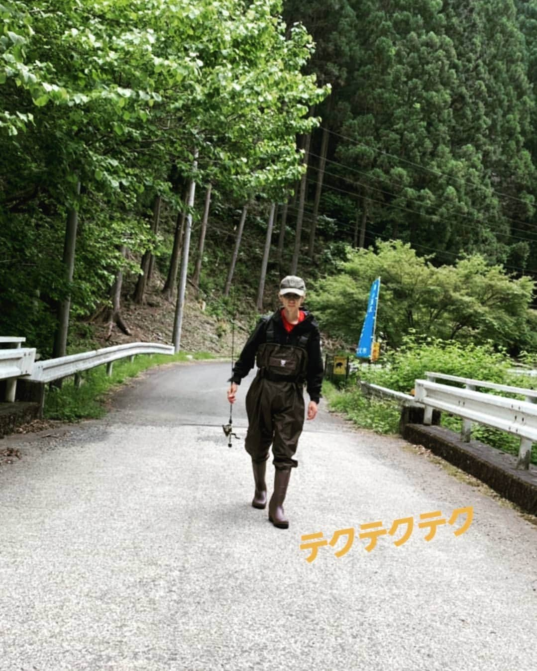 松本拓馬さんのインスタグラム写真 - (松本拓馬Instagram)「カリスマ渓流釣り、はじめました やった事ないなら、取り敢えずやってみよう . 結果はさして問題ではない . #お腹までの長靴おろしました #川の水が気持ちよかった #お弁当美味しかった #伝説の生物SAKANA #結果も重要。笑」6月4日 11時53分 - takuma_matsumoto_