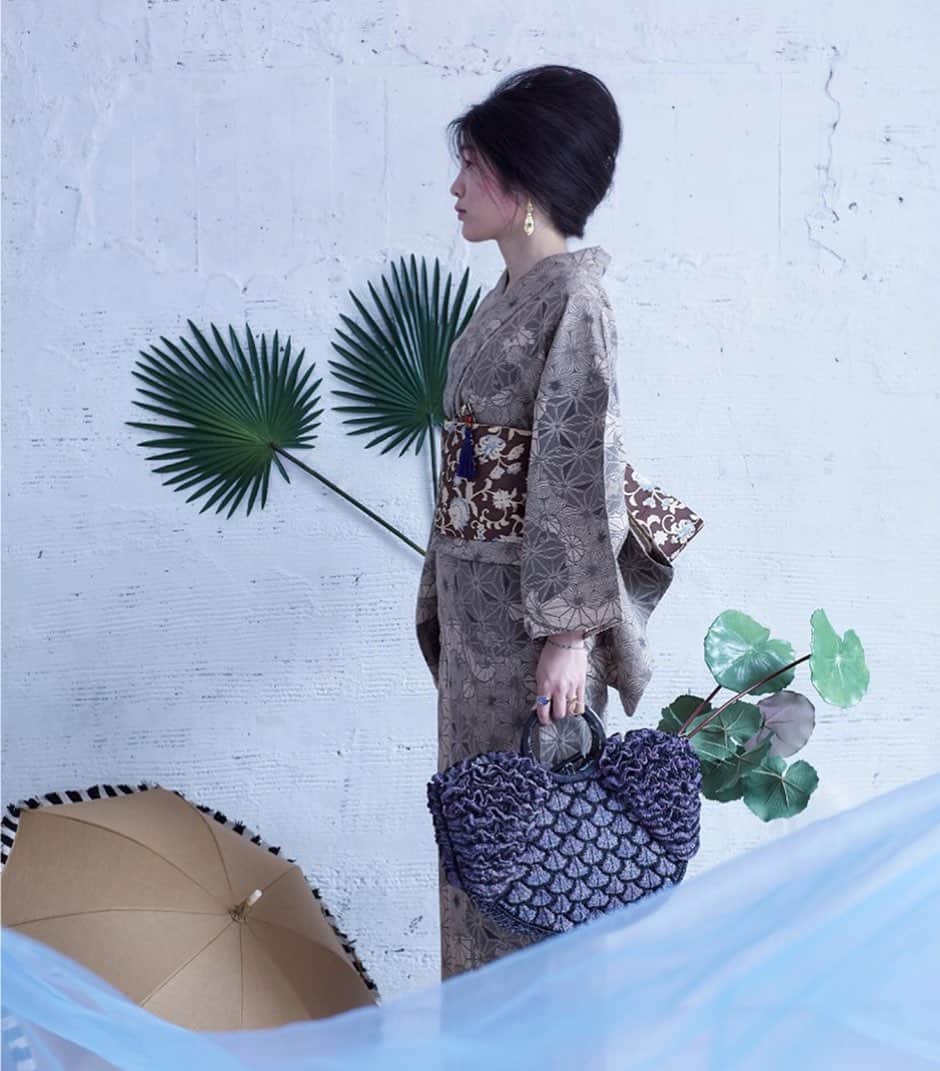のインスタグラム：「Yukata matched with Jamin Puech Calypso bag - your perfect outfit to visit Japanese summer fair or to watch fireworks in the evening sky. #yukata #japan #kimono #jaminpuech #summer」