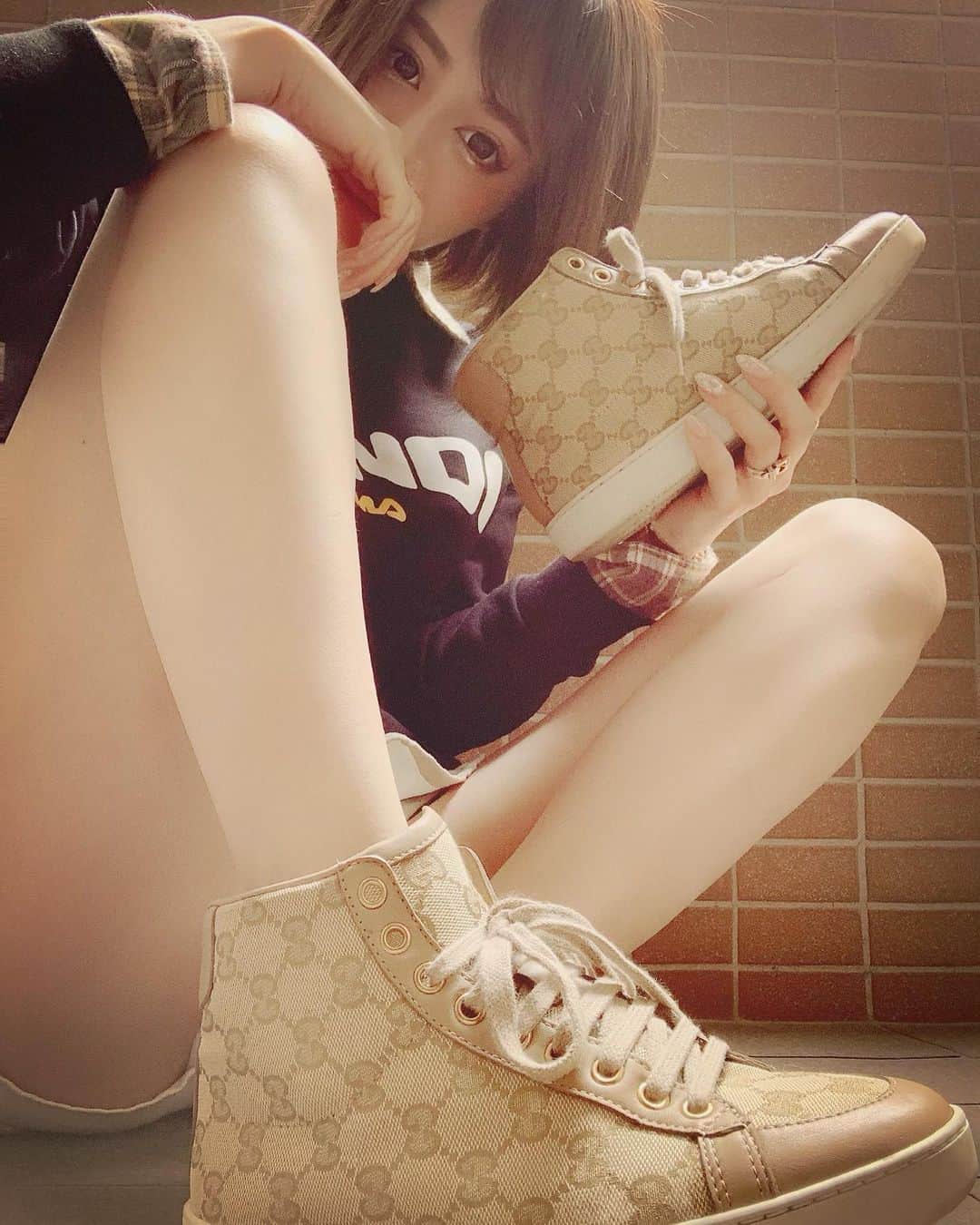 サキ吉さんのインスタグラム写真 - (サキ吉Instagram)「#キモ撮り 全然上手くいかない😂 体硬いんかな🥺🥺🥺 みんなすごい……❤️👏 ． #GUCCI #GUCCIスニーカー #スニーカー女子 #行ってきます」6月4日 12時00分 - sakikichi1201
