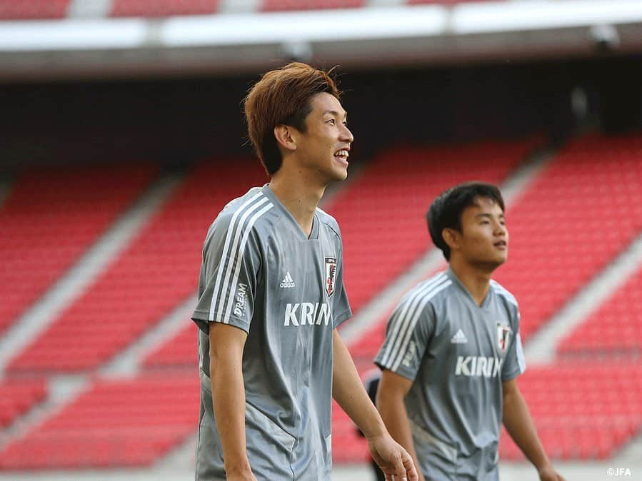 日本サッカー協会さんのインスタグラム写真 - (日本サッカー協会Instagram)「【📸日本代表 Team Cam】6/3(月)、#SAMURAIBLUE は2日後に控えたキリンチャレンジカップ2019のトリニダード・トバゴ代表戦へ向けて、試合会場である愛知県の豊田スタジアムで非公開練習を行いました。 前日の練習にはホテルで別調整だった #大迫勇也 選手（ベルダー・ブレーメン）も合流して27人全員がピッチに姿を見せました。 ・ #daihyo  #キリチャレの日―――――――――――――――――― キリンチャレンジカップ2019 🆚トリニダード・トバゴ代表 📅6/5(水)19:30KO 📍愛知／豊田スタジアム 📺フジテレビ系列で生中継 ・ 🆚エルサルバドル代表 📅6/9(日)19:00KO 📍宮城／ひとめぼれスタジアム宮城 📺TBS系列で生中継 ・ 👉大会情報はJFA.jpへ ――――――――――――――――――」6月4日 12時23分 - japanfootballassociation