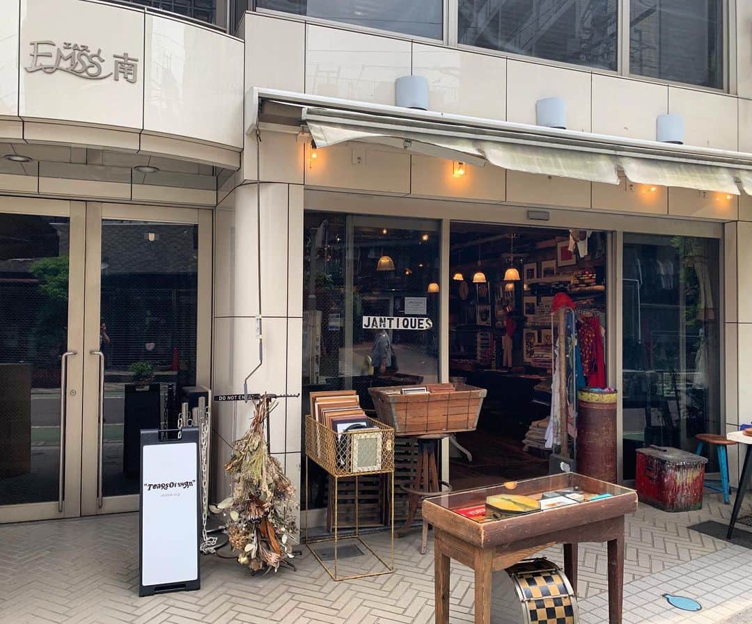 白鳥雪之丞さんのインスタグラム写真 - (白鳥雪之丞Instagram)「TEARS OF SWAN atelier shop、OPENしました!! 今週も終日店頭にて皆様のご来店をお待ちしておりますので宜しくお願い致します(^^)🏬🕴 TEARS OF SWAN atelier shop OPEN:6/4(tue)〜6/9(sun)  6/11(tue)〜6/15(sat)  6/19(wed)〜6/23(sun) TIME:12:00〜20:00 PLACE:東京都目黒区上目黒2-25-13 エムス南405 TEL:03-6303-2056 WEB:https://www.tearsofswan.com/ ※プロフィール下のURLからofficial wedsiteがご覧頂けます  @tears_of_swan  #tearsofswan  #tearsofswan_ateliershop  #今週も宜しくお願い致します」6月4日 12時26分 - yukinojoeshiratori