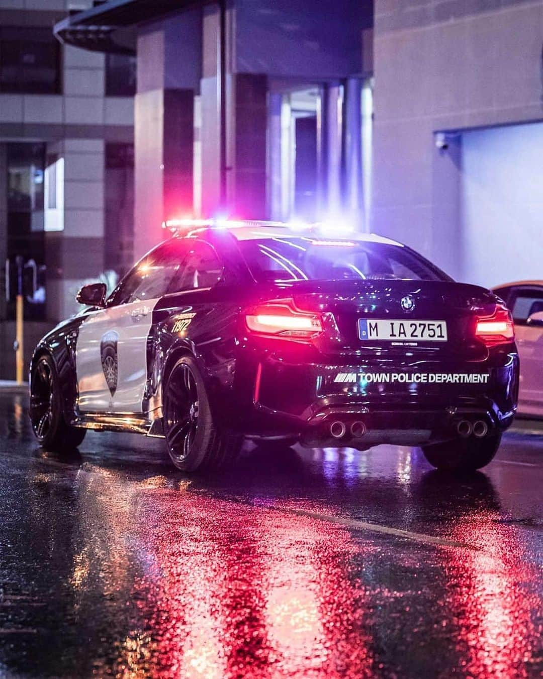 CARLiFESTYLEさんのインスタグラム写真 - (CARLiFESTYLEInstagram)「///M Town Police. 👍🏼or👎🏼? Photo by @bmwm #carlifestyle #M2」6月4日 12時28分 - carlifestyle