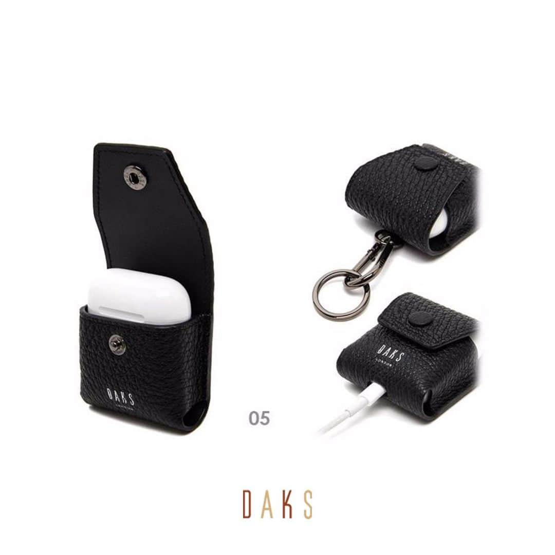 DAKS Koreaさんのインスタグラム写真 - (DAKS KoreaInstagram)「• DAKS accessories  군더더기 없는 심플한 디자인의 DAKS 무선 이어폰 케이스 추천! 충격과 스크래치로부터 보호할 수 있고, 충전 시에도 케이스를 벗길 필요가 없습니다. 키링 활용으로 잃어버릴 염려도 적은 닥스의 핸드 크레프트 레더 에어팟 키링을 LF몰에서 만나보세요! . [닥스 에어팟 키링] #DBHO9E871BK . #닥스 #닥스코리아 #닥스액세서리 #DAKS #DAKSACCESSORIES #Lfmall #무선이어폰케이스 #에어팟케이스 #에어팟케이스추천」6月4日 12時32分 - dakskorea_accessories