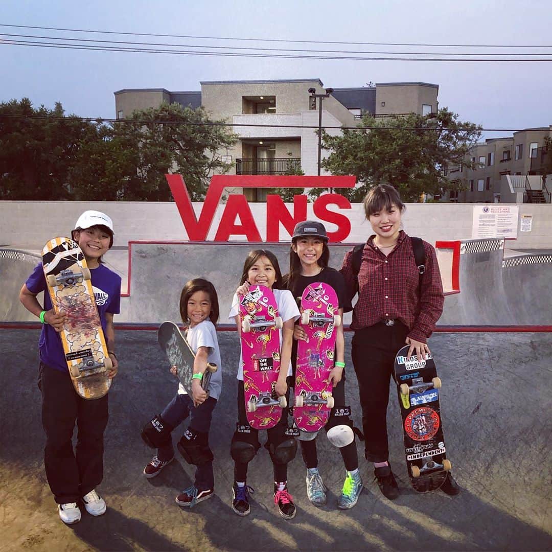 中村貴咲のインスタグラム：「I was skateboarding with friends. やっぱアメリカいいなあ。」