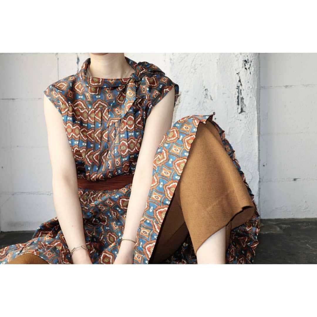 吉祥寺 古着屋 Orfeoのインスタグラム：「Vintage Pleated Pattern Dress  #Orfeo #Kichijoji #Tokyo #vintage #used #fashion #coodinate #outfits #吉祥寺 #東京 #古着 #古着屋 #ヴィンテージ #ユーズド #ファッション #コーディネート  掲載商品のお問い合わせはメールにて承っております。コメント、DMでのお問い合わせは受け付けておりませんのでご了承ください。」