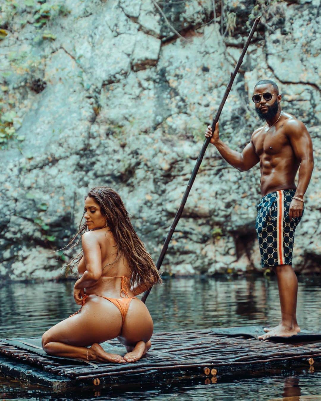 ジェシカ・バーチアーガのインスタグラム：「Hey Guys! The #MoveForMe video is finally available in the US! Link in bio to watch 💕 I hope you enjoy it! This video was absolutely amazing to shoot in the most beautiful locations in South Africa 🇿🇦 (also the #1 Trending video in South Africa right now ☺️) Music by @casspernyovest ft. @boskasie w her angelic voice 😇  Photography: @jabukiing ❤️😘」