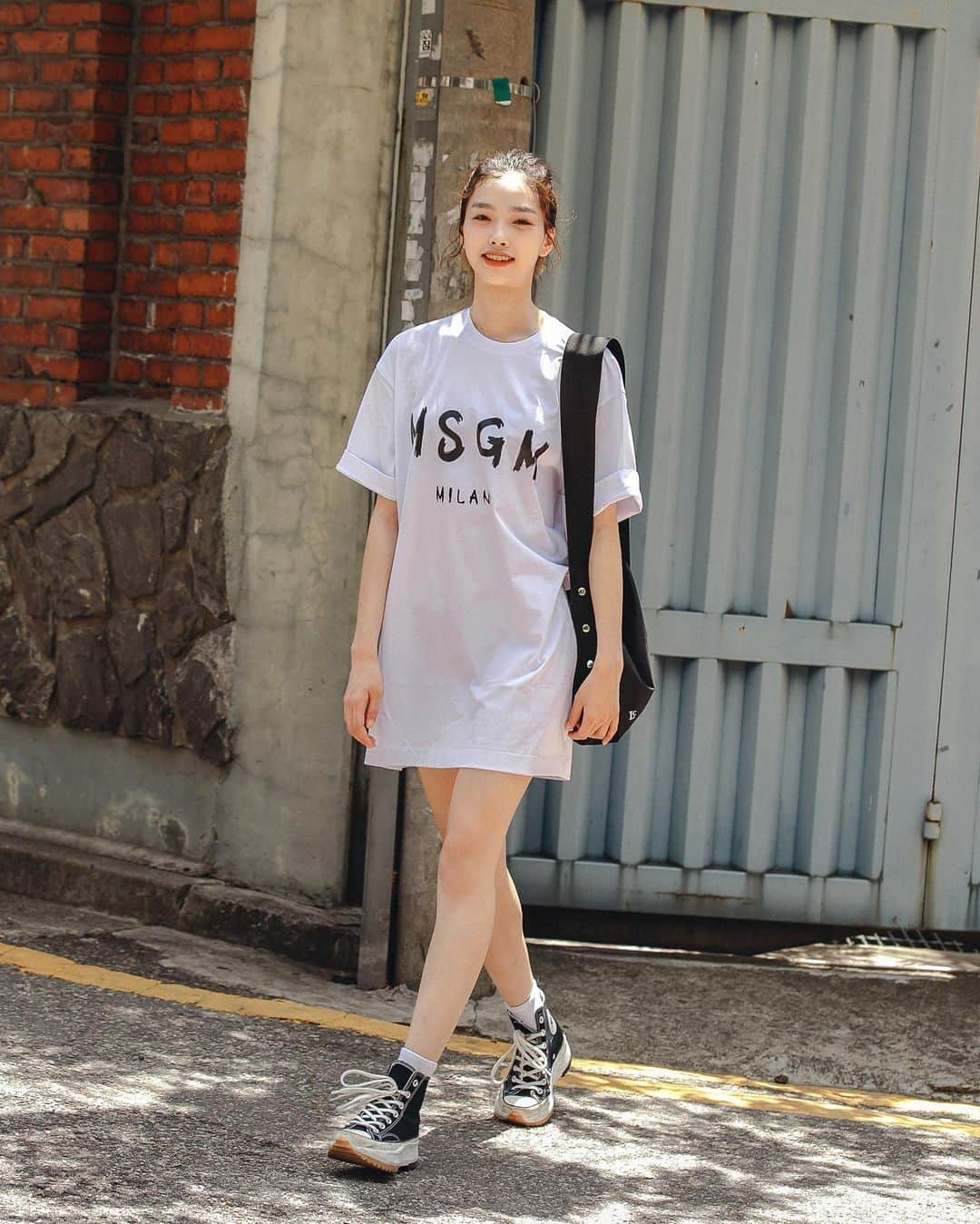 가로수길 , Seoulさんのインスタグラム写真 - (가로수길 , SeoulInstagram)「Seoul Street Fashion Style Thx @leessseoyeon 💥💥 너무 늦게끝나버린 보정 ㅎㅎ 모델 이서연님 . . #msgm #hanstyle_seoul #フィルム #ファッション #フォトグラファー #ストリートファッション #파리 #東京 #서울패션위크 #sfw #오오티디 #nyc #london #패션스타그램 #newyork #nyfw #셀카 #portrait #seoulFashionWeek #street #streetfashion #streetphoto #가로수길 #이태원 #사진 #스트릿패션 #모델 #tokyo #nyfw #pfw」6月4日 12時55分 - jaylim1