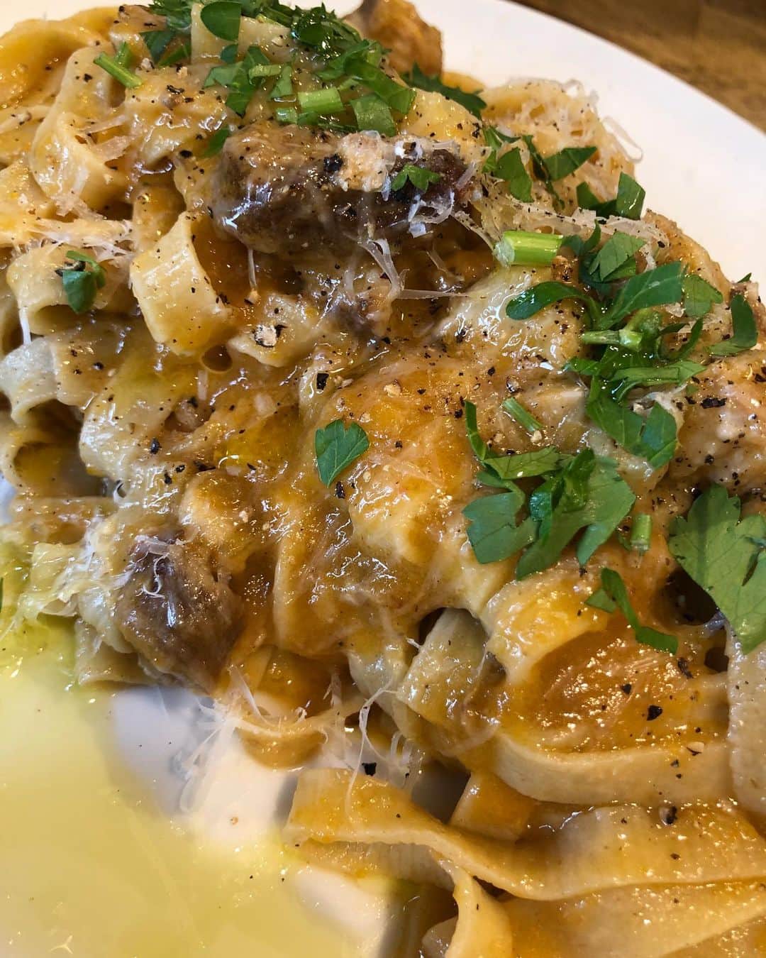 大根仁のインスタグラム：「例のパスタ屋。豚バラ肉と煮込み野菜ソースのタリアッレ。本日も死角無し！完璧！！」