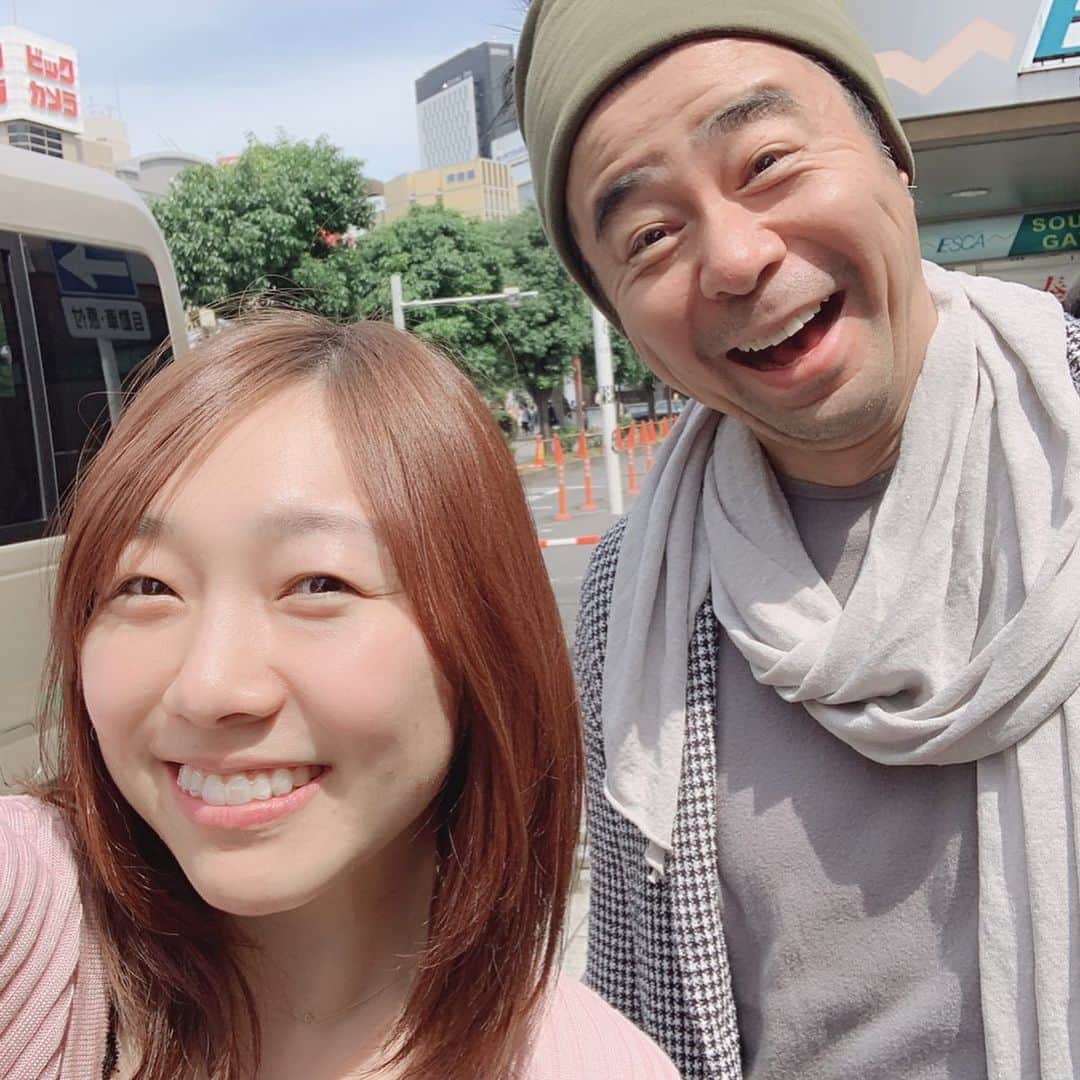 須田亜香里さんのインスタグラム写真 - (須田亜香里Instagram)「この前有野さんに名古屋駅でどすっぴんでバッタリ会ってパシャリ。 それがきっかけでご飯までご馳走になって、とてもハッピーな時間を過ごせました☺️ ラジオご一緒してたのが4年前で、ちょうどその時色んな転機があったのもそうだけど、その時期に面倒見てくださってたよゐこさんの存在ってやっぱり大きいです🍀 当時お世話になっていた作家さんもお久しぶりで嬉しかった！ 鈴木拓さんはあれ？だーすー？だーすーにみえなかった！っていってたけど、いい意味だと信じてる(笑)  #アッパレやってまーす #mbsラジオ #ご縁」6月4日 13時47分 - akarisuda