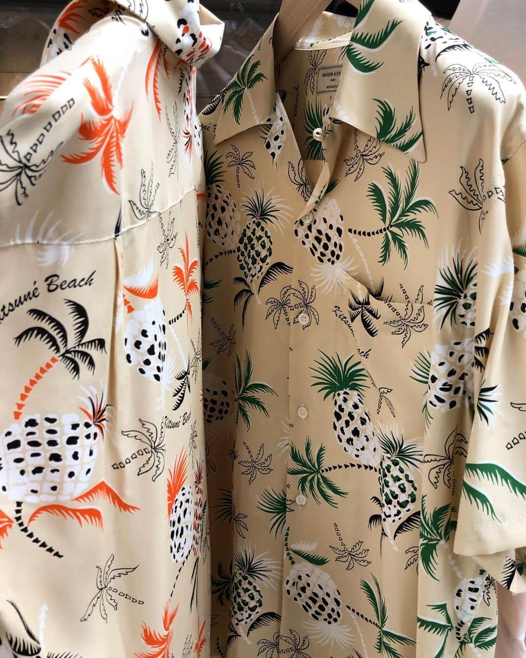 黒木理也さんのインスタグラム写真 - (黒木理也Instagram)「made in hawaii #maisonkitsune original aloha shirt with 🤙🌴mr. @konabayhawaii」6月4日 14時04分 - masayakitsune