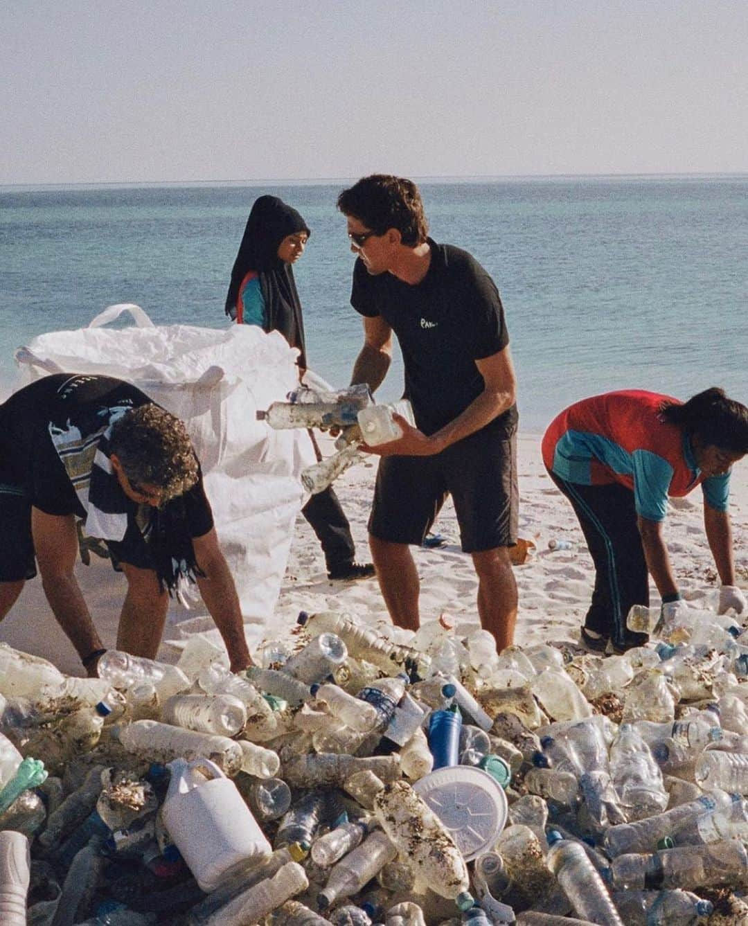 mao mitsuiさんのインスタグラム写真 - (mao mitsuiInstagram)「2019.6.8 RUN FOR THE OCEANS Me CAMP 幕張の浜でYOGA、RUN、ゴミ拾いをします。応募は今日まで！  それとみんなに共有したいこと。 RUNTASTICアプリからRUN FOR THE OCEANSチャレンジに参加すると1km走るごとにadidasがParlay Ocean Schoolに1ドルを寄付します。 ひとりひとりが出来ることをしよう💙 #adidastokyo #runfortheoceans #adidasrunning #mecamp #adidasparley」6月4日 14時18分 - maointhepark