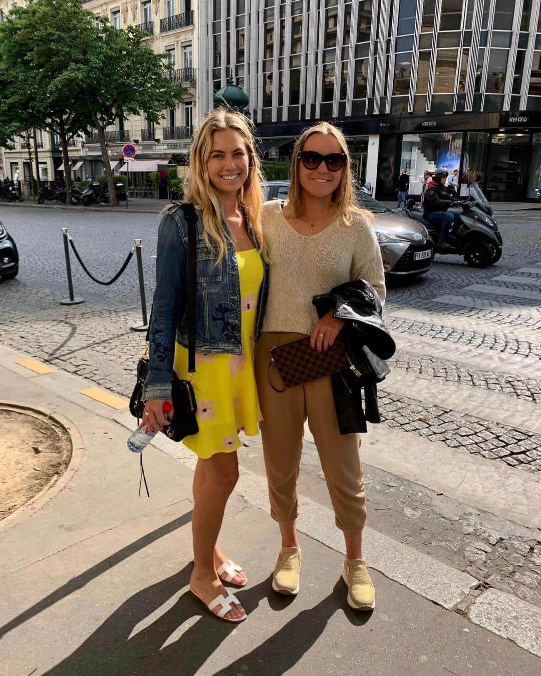 ソフィア・ケニンのインスタグラム：「Thank you for coming to my match yesterday! So nice to see you both in my box! Had a fun day touring around with you 💞」