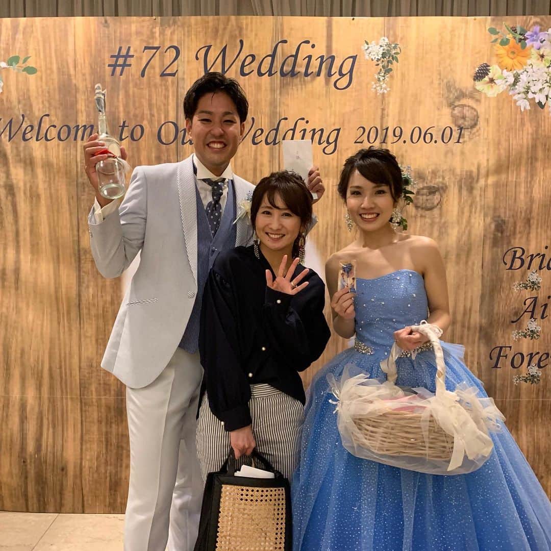 糸数美樹のインスタグラム：「💓🙋‍♀️✨👏🥰 #石垣島にいってきたよ #初石垣島ウェディング #本島と全然違くてビビったけど楽しかった #のりとあいさんおめでとう♡ #新郎お母さん手作りミンサー織りのポーチももらって嬉しい爆発 #そのまま延泊して石垣満喫の旅 #川平湾 #巻石触ってきたよ子宝祈願ってさ #みえこに写真送ったからにりるか触ってきなさいって #サビチ鍾乳洞 #シュールで楽しかった #八重山そば #けっこう鶏ガラ？きいてるコッテリ系なんだね美味しかった #教えてもらった白保食堂いけず無念 #最後の写真バスターミナル近くの #居酒屋まるさ美崎店  #オーナーさんにサインしてーって言われたので見に行ってみきとにーのサインだーって言ってあげてね #しかもみーふぁいゆーじゃなくてにーふぁいゆーじゃないかともおもってきた #ありがとうって意味なんだって #梅雨だから心配してたけどなんとか晴れて最高やたん #今度は離島制覇しよーとなりました #次はどこいこう #わくわく #ミキ助旅 #みきとにー #72wedding」