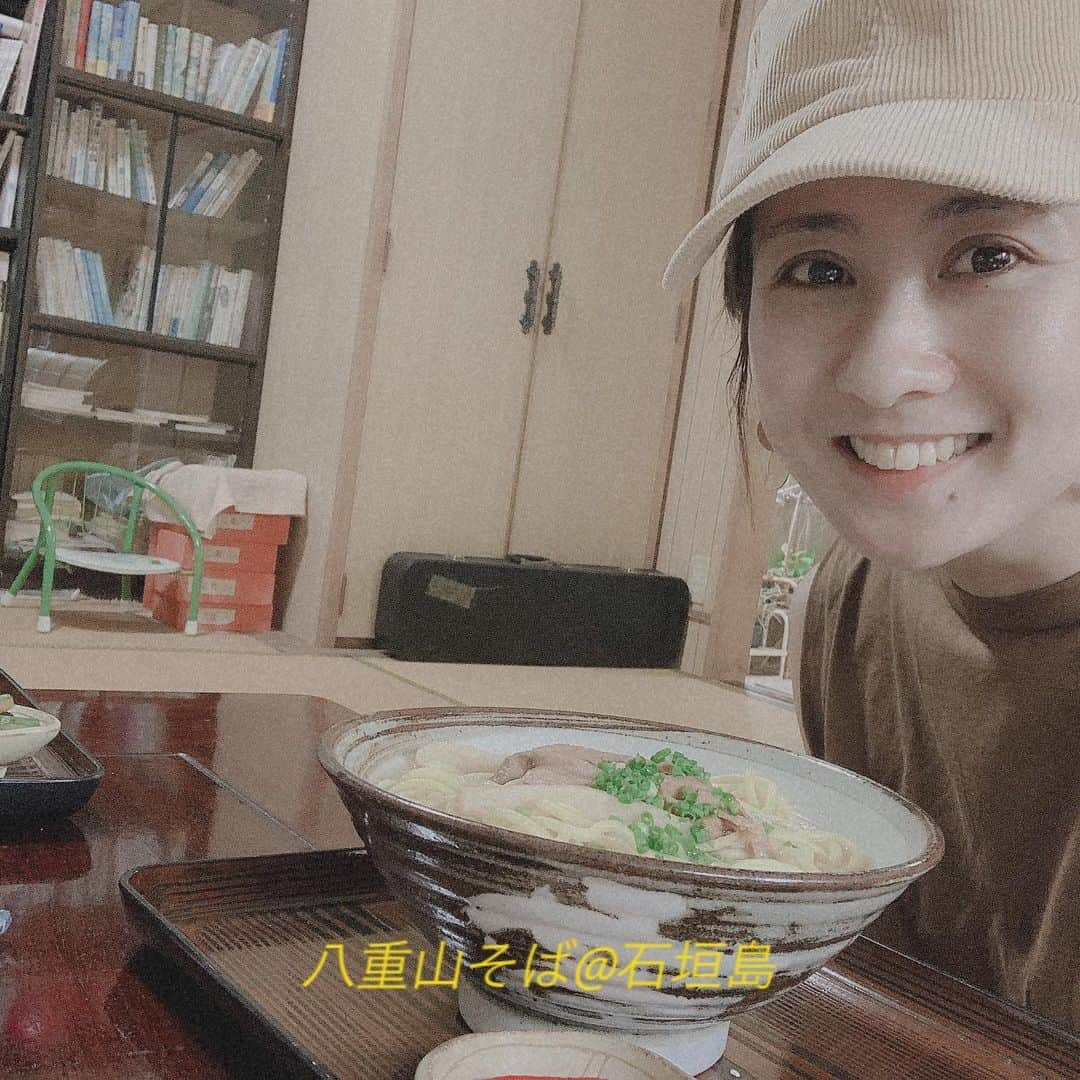 糸数美樹さんのインスタグラム写真 - (糸数美樹Instagram)「💓🙋‍♀️✨👏🥰 #石垣島にいってきたよ #初石垣島ウェディング #本島と全然違くてビビったけど楽しかった #のりとあいさんおめでとう♡ #新郎お母さん手作りミンサー織りのポーチももらって嬉しい爆発 #そのまま延泊して石垣満喫の旅 #川平湾 #巻石触ってきたよ子宝祈願ってさ #みえこに写真送ったからにりるか触ってきなさいって #サビチ鍾乳洞 #シュールで楽しかった #八重山そば #けっこう鶏ガラ？きいてるコッテリ系なんだね美味しかった #教えてもらった白保食堂いけず無念 #最後の写真バスターミナル近くの #居酒屋まるさ美崎店  #オーナーさんにサインしてーって言われたので見に行ってみきとにーのサインだーって言ってあげてね #しかもみーふぁいゆーじゃなくてにーふぁいゆーじゃないかともおもってきた #ありがとうって意味なんだって #梅雨だから心配してたけどなんとか晴れて最高やたん #今度は離島制覇しよーとなりました #次はどこいこう #わくわく #ミキ助旅 #みきとにー #72wedding」6月4日 14時16分 - mikitney0331