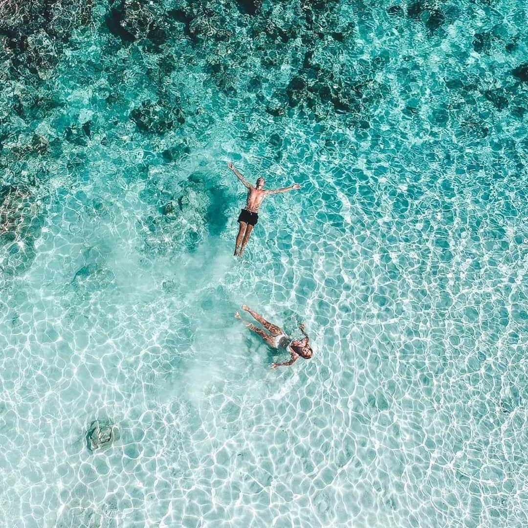 Kapten & Sonさんのインスタグラム写真 - (Kapten & SonInstagram)「'Live in the sunshine. Swim in the sea. Drink in the wild air.' 🙌 Who wants to be there right now? 🌊@withsaltypassports found the perfect spot to relax! #bekapten #kaptenandson⠀ .⠀ .⠀ .⠀ #travelingsoul #travelwell #postcardplaces #meettheworld #globetrotting #travelinspo #travelstories #globelletravels #travelvibes ⠀」6月4日 14時30分 - kaptenandson