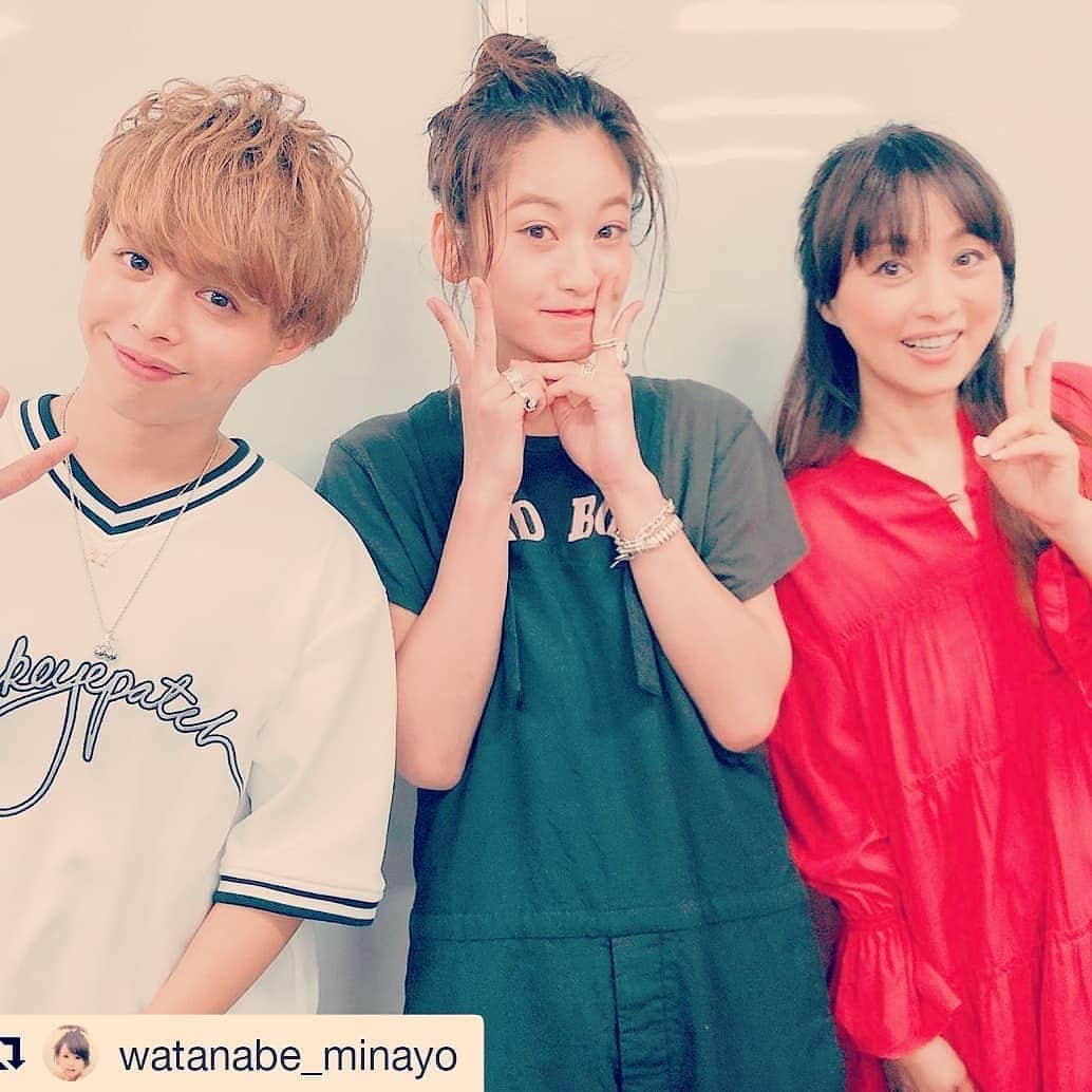 西山茉希さんのインスタグラム写真 - (西山茉希Instagram)「最後はみんなで。 はいちーずッ。  #ヒルナンデス  #コーデバトルシタンデス #タノシカッタンデス #ウレシカッタンデス  渡辺美奈代さんと息子の愛弥くんと。 親子ショッピングday。  お二人の会話にほっこりほっこり。 素敵時間。  #お店の一角で話込みすぎた件 #カフェに移動しそうになる3人  ありがとうございました🍀」6月4日 14時30分 - maki.nshiyama50