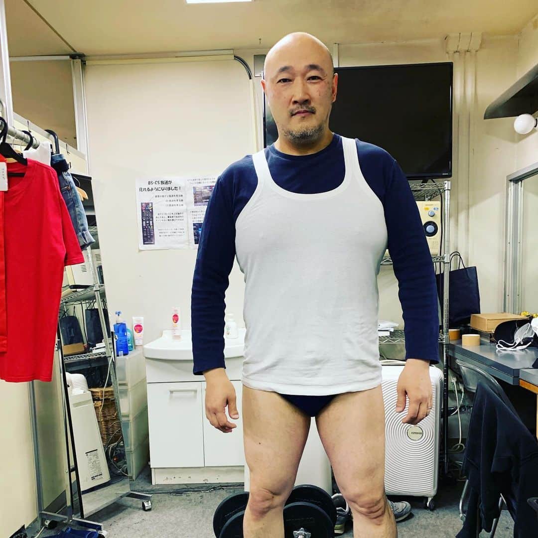山本圭壱さんのインスタグラム写真 - (山本圭壱Instagram)「くまだ まさしが楽屋で着替えてました。ケツに…」6月4日 14時38分 - yamamogt