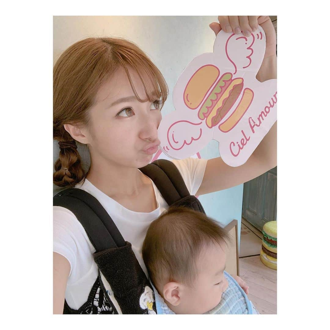 辻希美さんのインスタグラム写真 - (辻希美Instagram)「今日のお昼ごはんはシエルのバーガー🍔を食べに行ってきたよ(｡◕ ∀ ◕｡)💕💕👍" #lunch #cielamour  #ハンバーガー #🍔 #ポテトセット #サラダ #サルサ #追加 #大好きな組み合わせ #美味しい #お腹ぱんぱん #ご馳走様でした #🍔🍔🍔」6月4日 14時52分 - tsujinozomi_official