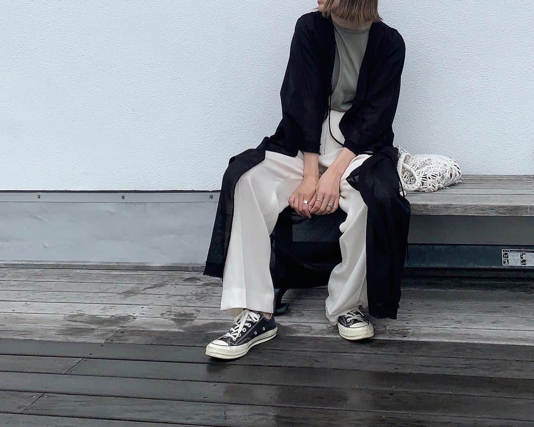 Mie Kawanoのインスタグラム：「雨ですね𓂅 Topsの詳細ストーリーに載せてます♪ ____________________________________ #coordinate #code #mamacode #instafashion #maisonspecial #perverze #roku #コーデ #コーディネート #ママコーデ #instagood」