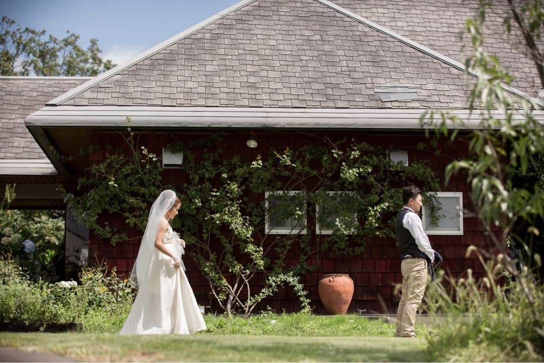 LaReineさんのインスタグラム写真 - (LaReineInstagram)「素敵な笑顔✨﻿ ﻿ ﻿ 大自然の中でご結婚を挙げた笑顔の似合うお二人！﻿ ﻿ ﻿ この大自然の中にまるでお二人だけしかいないような一枚♫﻿ ﻿ ﻿ このお写真のように、当日撮ったお写真って﻿ 見返す度にあの日の記憶が鮮明に蘇ってきますよね！﻿ ﻿ ﻿ それは前撮りや後撮りのお写真も同じように﻿ 見返した時に撮影してた頃の思い出が蘇ってくるんです^ ^﻿ ﻿ ﻿ 何年経っても色褪せる事のない記憶は﻿ ご自身にとってとても大切な思い出のはず・・・﻿ ﻿ ﻿ ﻿ ﻿ ﻿ ﻿ そんな前撮りや後撮りを検討している方必見！！！﻿ ﻿ 【ウェディングフォトプレゼント♡カップル募集！】﻿ ﻿ ﻿ ラレンヌの新作ドレスとメンズスーツを着て﻿ クラシカルな素敵な場所で思い出に残る﻿ 記念すべきお写真を撮りましょう✨﻿ ﻿ ﻿ 撮影費はなんと無料！！！﻿ ﻿ センス良くナチュラルに仕上がてくれるヘアメイクさんと﻿ 心温まる作品を撮ってくれるフォトグラファーさんの﻿ 協力のもと実現した今回の企画！﻿ ﻿ 「ラレンヌプロデュースのウェディングフォト」を﻿ ぜひ体験してみてください♪♪♪﻿ ﻿ ﻿ ぜひ以下の募集内容をチェックしてエントリーしてくださいね！﻿ ﻿ ﻿ ＜参加条件＞﻿ ①プレ花嫁さま・卒花嫁さまOK！﻿ ②必ずカップルでご参加ください！﻿ ③撮影したお写真はSNS等で使用させていただきます。﻿ お顔だしOKの方限定となります。﻿ ⑤以下のラレンヌ及びラレンヌメソッドのInstagram・LINEをフォローしてください！﻿ （Instagram）﻿ ◆ラレンヌ 　@dresssalonlareine﻿ ◆ラレンヌメソッド　@‪lareine‬.method﻿ ﻿ （ LINE）﻿ ◆ラレンヌ 　https://line.me/R/ti/p/%40ljo8876j﻿ ◆ラレンヌメソッド　https://line.me/R/ti/p/%40rsf0022y﻿ ※ラインにご登録いただきましたらスタンプを送信してください！﻿ ﻿ ⑤ご自身のSNSで撮影の感想等ご投稿いただける方﻿ ⑥撮影前衣装合わせに1回来店いただける方﻿ ﻿ ﻿ ﻿ ＜撮影詳細＞﻿ ●撮影日　：‪2019年7月18日（木）午前‬﻿ ●撮影場所：代官山﻿ ●ドレス＆メンズは当店セレクトとなりスタイリングもお任せいただきます。﻿ ●撮影費無料！﻿ （現場までの交通費は自費となります）﻿ ﻿ ﻿ ﻿ ＜エントリーの仕方＞﻿ ❶ラレンヌのLINEより以下を記載してエントリーください﻿ ﻿ ・お二人のフルネーム﻿ ・挙式予定日（もしくは挙式日）﻿ ・挙式予定場所（もしくは挙式場所）﻿ ・連絡先TEL﻿ ・お二人の身長と洋服のサイズ﻿ ・Instagramのアカウント名（無い場合は無しと明記ください）﻿ ﻿ ❷今回の撮影でどんなお写真を撮りたいか明記ください。﻿ ﻿ ﻿ ＜応募締切＆当選発表＞﻿ ﻿ 応募期間　：～‪2019年6月8日‬まで﻿ 当選発表　：‪2019年6月10日‬ころ当選の方のみにご連絡します﻿ ﻿ ※当選後のキャンセルはお控えください。﻿ ﻿ ﻿ ﻿ #ラレンヌ﻿﻿ #ラレンヌメソッド﻿﻿ #ウェディングフォト﻿﻿ #フォトウェディング﻿﻿ #ブライダルフォト﻿﻿ #ウェディングニュース﻿﻿ #前撮り﻿﻿ #後撮り﻿﻿ #モニター募集﻿﻿ #プレゼント企画﻿﻿ #フォト婚﻿﻿ #プレ花嫁﻿﻿ #卒花嫁﻿﻿ #ナチュラルウェディング﻿﻿ #クラシカルウェディング﻿﻿ #おしゃれ花嫁﻿﻿ #ブライダルフォトグラファー﻿﻿ #東京花嫁﻿﻿ #結婚準備﻿﻿ #プラコレ﻿ #ハナコレ﻿ ﻿」6月4日 15時00分 - dresssalonlareine