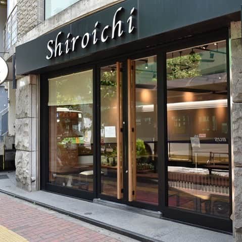 東京カレンダーさんのインスタグラム写真 - (東京カレンダーInstagram)「特徴的なフォルムと、唯一無二の味わいで愛され続ける『shiroichi』の「生アイス」。その長さに驚きつつひと口頬張ると、牛乳本来のフレッシュな美味しさが感じられ、さわやかなでコクの中に自然な甘みのある心地よい食べ心地。 従来のアイスやソフトクリームとは全く異なり、その概念を根底から覆す美味しさである。 #東京カレンダー #東カレ #tokyocalendar #icecream #渋谷 #白一 #shiroichi #生アイス」6月4日 15時05分 - tokyocalendar