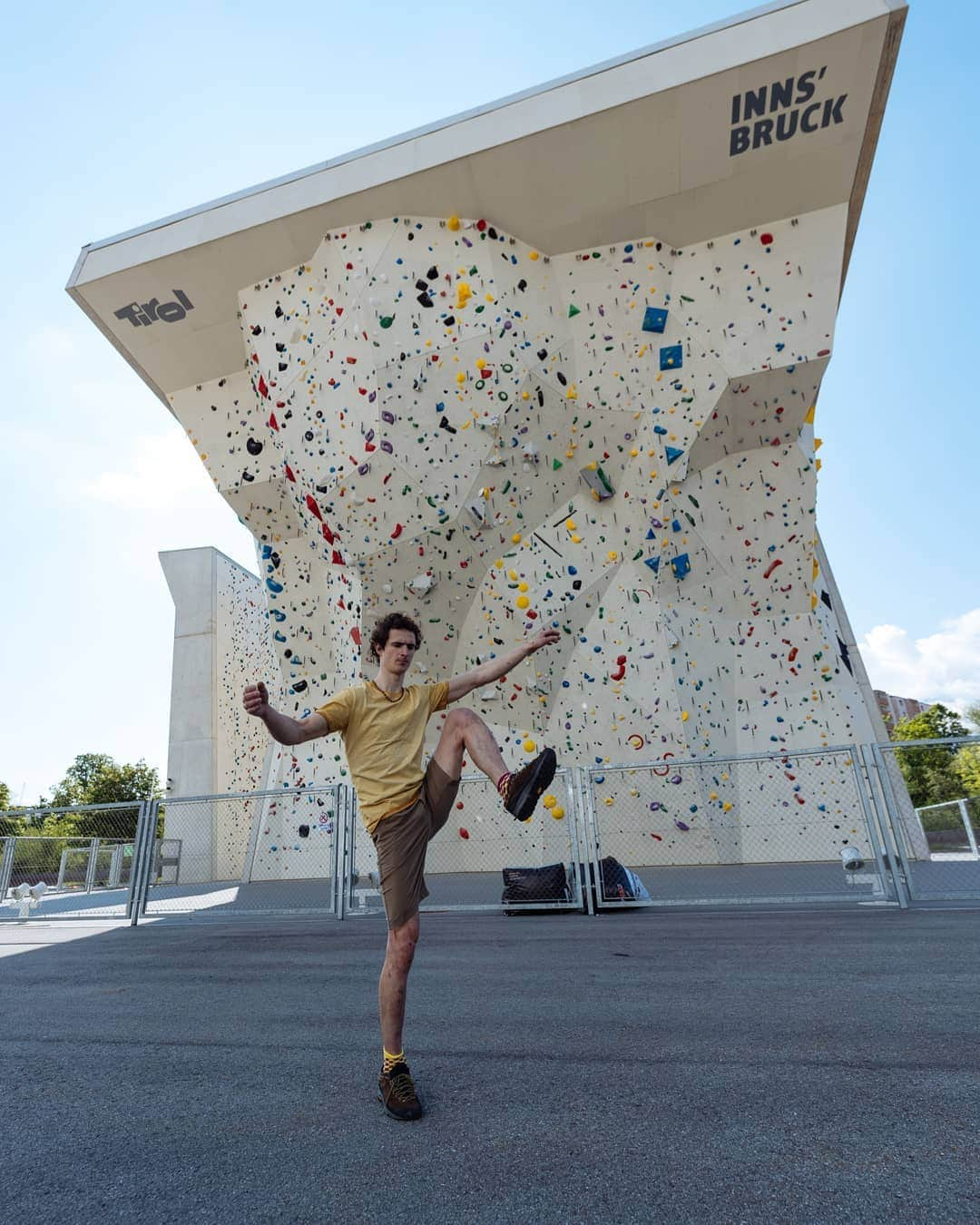 アダム・オンドラさんのインスタグラム写真 - (アダム・オンドラInstagram)「Last bouldering World Cup is about to come this weekend in Vail, Colorado. I am super excited, as well as I am excited to start proper lead training on the wall behind my back. Pic by @lukasbiba from speed training camp with @liborhroza  @blackdiamond @montura_official @lasportivagram @gardatrentino @visittrentino」6月4日 15時16分 - adam.ondra