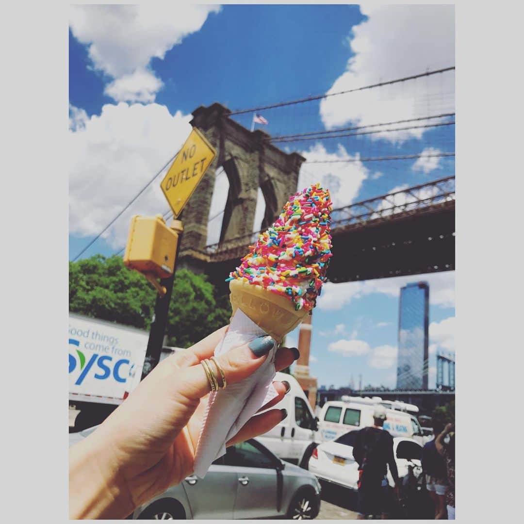 久保山香奈さんのインスタグラム写真 - (久保山香奈Instagram)「. ブルックリン橋とソフトクリーム🍦 #ニューヨーク#ブルックリン#ブルックリン橋」6月4日 15時17分 - kaaana227