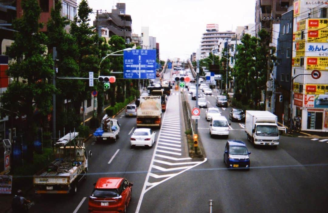 田島貴男さんのインスタグラム写真 - (田島貴男Instagram)「cars #フィルムカメラ #nikonf4 #zoomnikkor4386mmf35」6月4日 15時35分 - tajimatakao